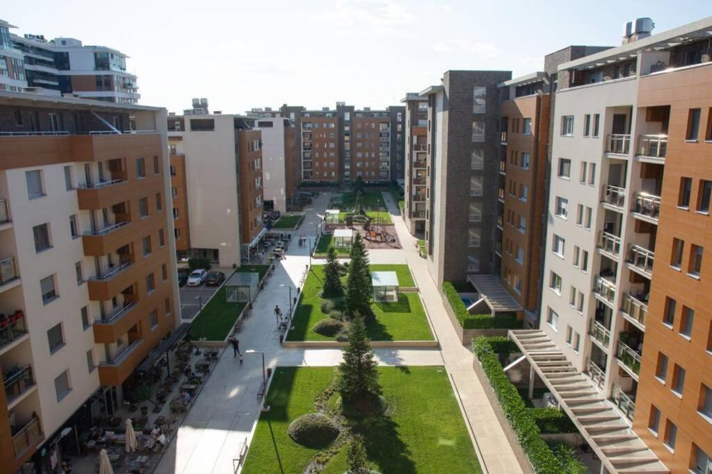 A Blok New Modern - Free Garage Parking, Comfortable, Quiet With A Park View Белград Экстерьер фото