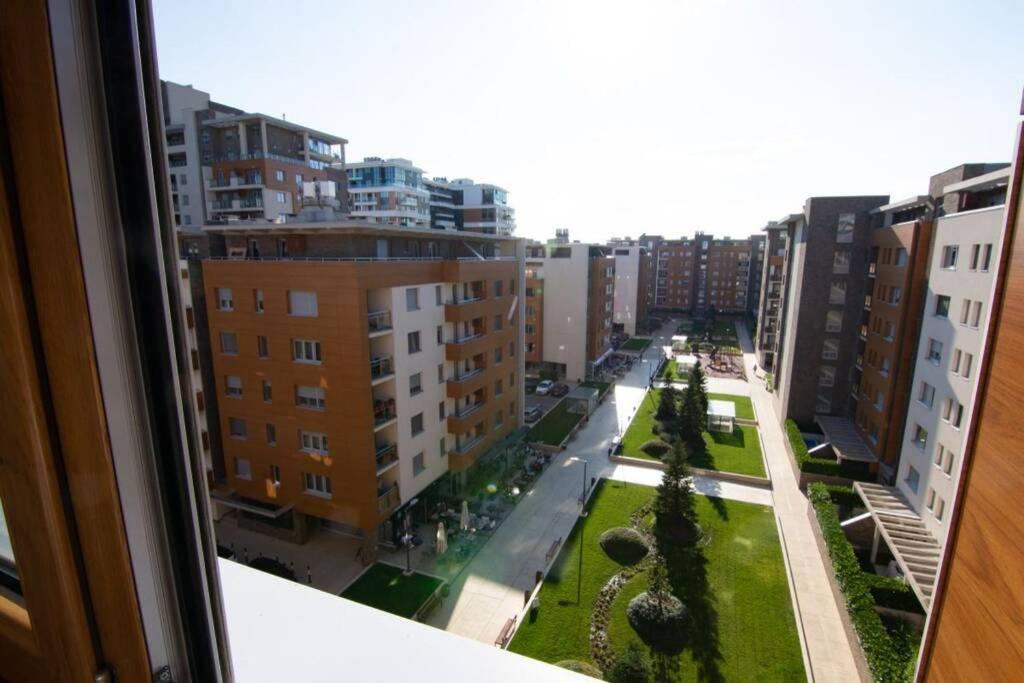 A Blok New Modern - Free Garage Parking, Comfortable, Quiet With A Park View Белград Экстерьер фото